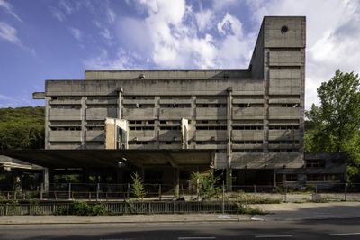 ORTE Architekturnetzwerk Niederösterreich. AT-Programmfokus in Niederösterreich:  Vor dem Hintergrund der Ressourcenverschwendung stellt ORTE u.a. das in Entwicklung befindliche Areal der ehemaligen Zementterminals in Kaltenleutgeben vor. (Bild)